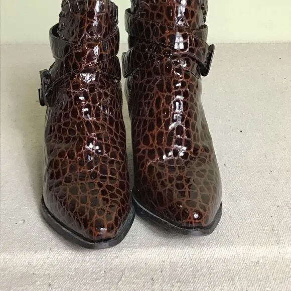 Dingo Women boot 9.5 patent Leather Croc ankle boots Wrap Belt Detail Western