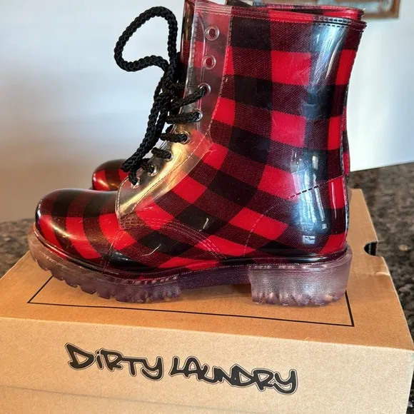 Dirty Laundry Buffalo Plaid roadie boots NIB 7