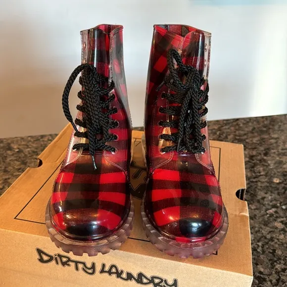 Dirty Laundry Buffalo Plaid roadie boots NIB 7