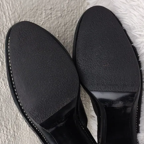 DJP Donald Pliner Black Leather Upper Almond Toe Block Heel Slip On Mule Shoe