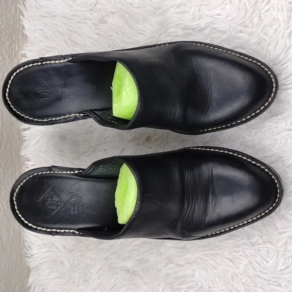 DJP Donald Pliner Black Leather Upper Almond Toe Block Heel Slip On Mule Shoe