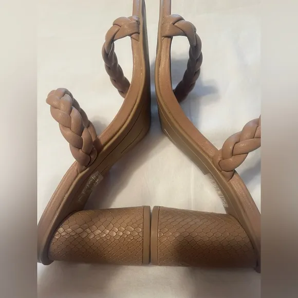 Dolce vita . Braided Tan Sandals