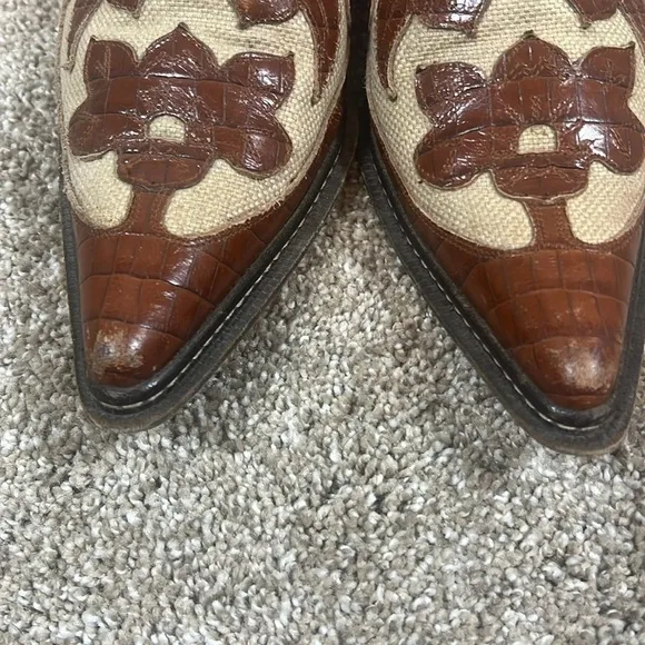 Donald J Pliner size 8.5 Western couture slides