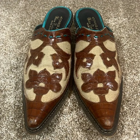 Donald J Pliner size 8.5 Western couture slides