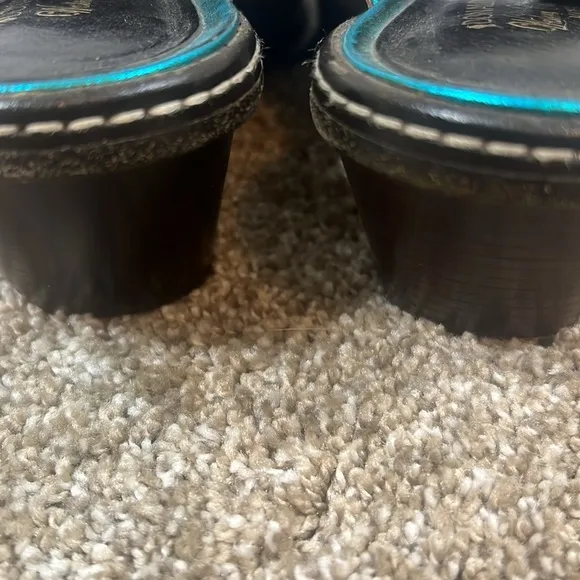Donald J Pliner size 8.5 Western couture slides