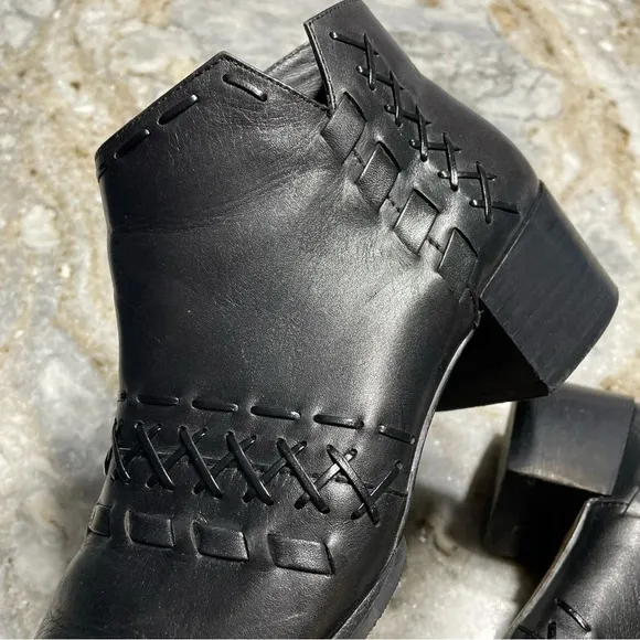 DONALD PLINER Bowery Black Leather Heel Western Style Boots Shoes Women’s 8