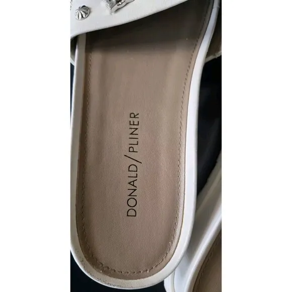 Donald Pliner Cailo Sandals Womens 7M White Leather Silver Studded Slide