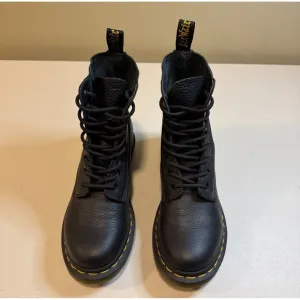Dr. Martens Black Pascal 8 Eye Lace Up Casual Soft Leather Combat Boots Women 7