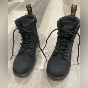Dr Marten’s Combs Extra Tough Poly Casual Black Combat Boots Size 3 for boys