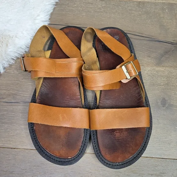 Dr Martens Kennet Ligh Brown Buckle Strap Leather Flat Gladiator Sandals Size 11