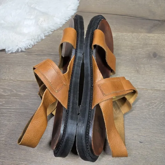 Dr Martens Kennet Ligh Brown Buckle Strap Leather Flat Gladiator Sandals Size 11