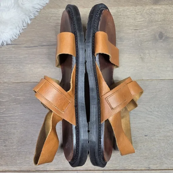 Dr Martens Kennet Ligh Brown Buckle Strap Leather Flat Gladiator Sandals Size 11
