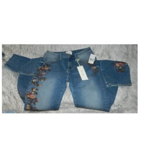 Driftwood Kelly Embroidered Floral Flared Jeans NEW/NWT!