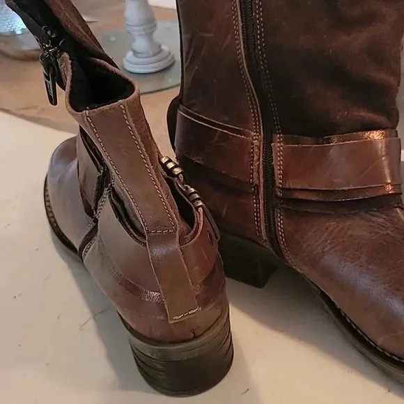Dromparis Woman's Leather and Suede Ankle boots