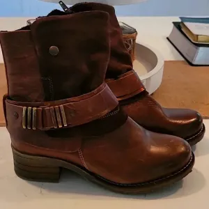 Dromparis Woman's Leather and Suede Ankle boots