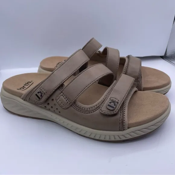 Earth leather strappy slide sandals women Size 6W  “Mira Lourdes”