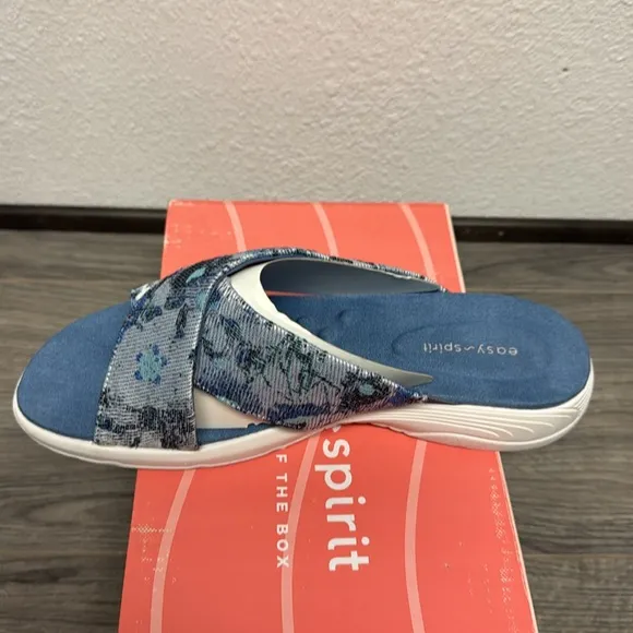 Easy Spirit Women's Taite Square Toe Casual Flat Sandals. (WIDE)