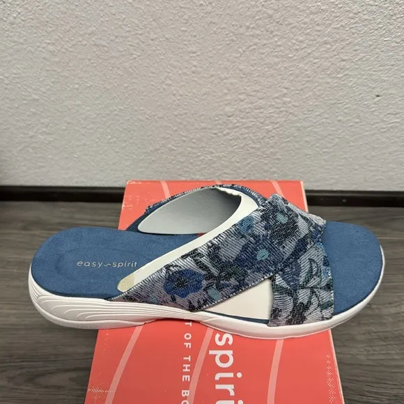 Easy Spirit Women's Taite Square Toe Casual Flat Sandals. (WIDE)