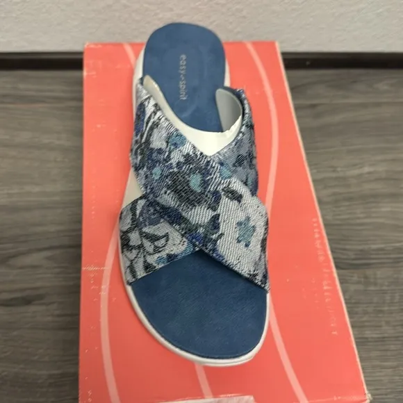 Easy Spirit Women's Taite Square Toe Casual Flat Sandals. (WIDE)