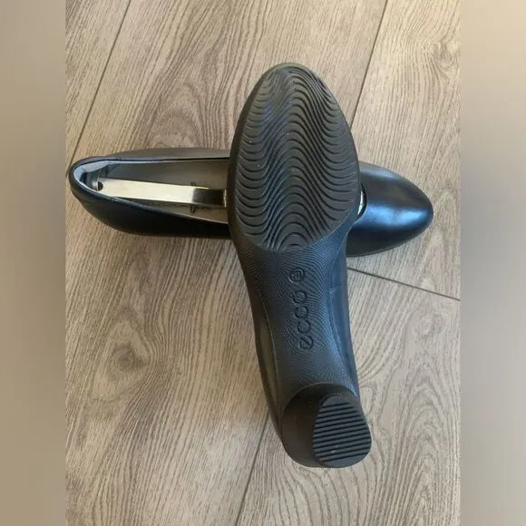 Ecco woman’s heel shoes NWOT