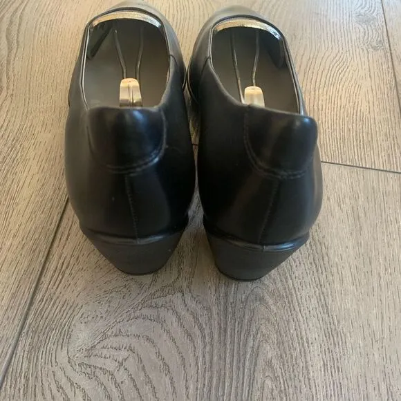 Ecco woman’s heel shoes NWOT