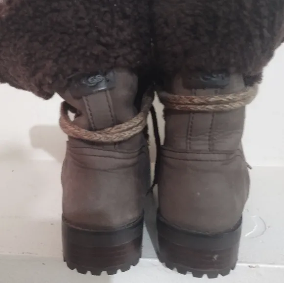 Eggs girl boots size 5