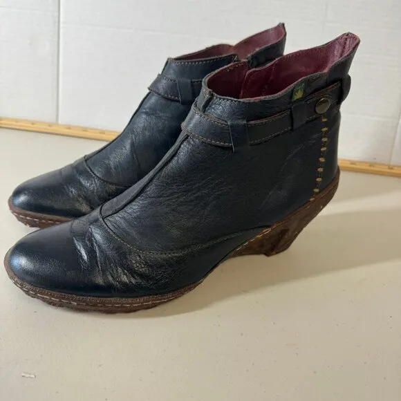 El Naturalista Women's Leather Lagenlook Black Winter Wedge Boots  Size 41