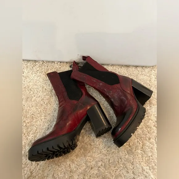 Emanuele Crasto Chelsea boots