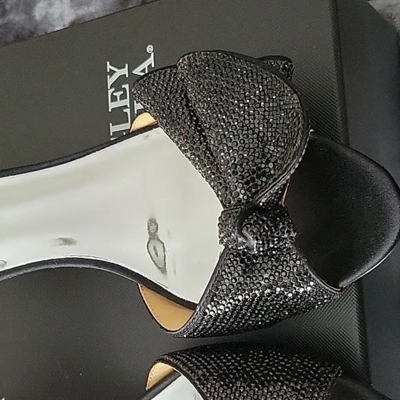 EUC Bagdley Mischka Dress Shoes