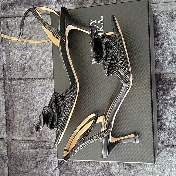 EUC Bagdley Mischka Dress Shoes
