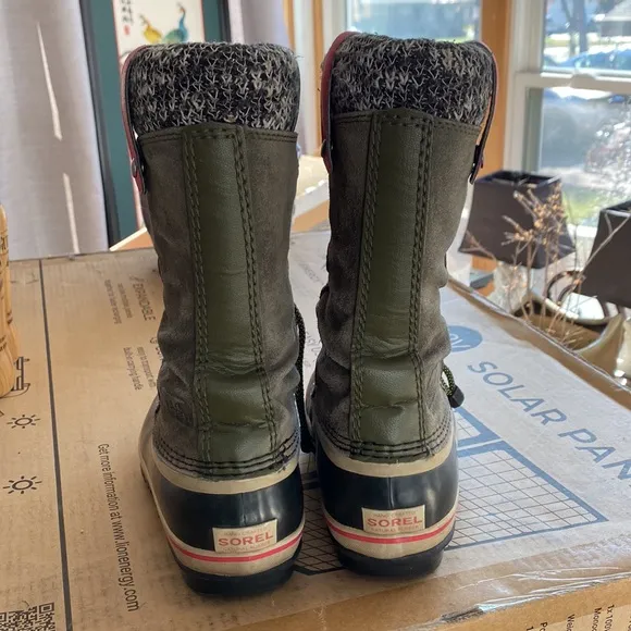 EUC Sorel olive green suede lace up snow winter boots size 4