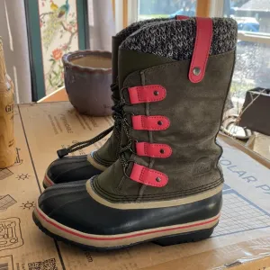 EUC Sorel olive green suede lace up snow winter boots size 4