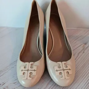 EUC 💥 TORY BURCH NUDE WEDGE PUMP SHOES ~ SIZE 7 ~ EUC