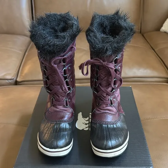 EUC Youth Sorel Tofino II Size 3
