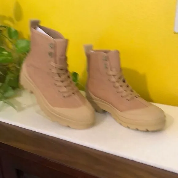 Everlane Streetwear Light Khaki Canvas  Utility Boot size 7