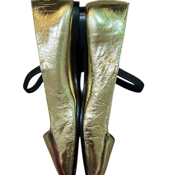 Exude your personality wearing  Madewell The Greta Ballet Flat in Gold  Leather