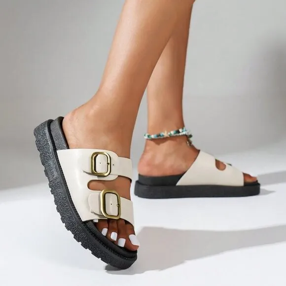 Fashionable Women's casual buckled detailed Sandals