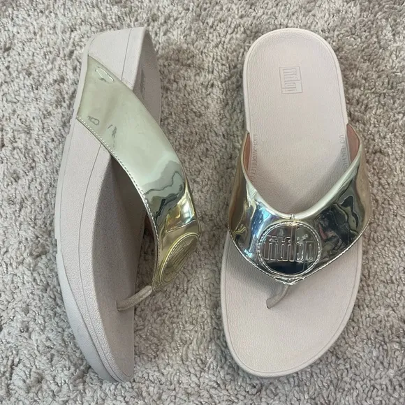 FitFlop Demelza Logo Toe-Thong Metallic Gold Casual Sandal Womens Size 9 AY2-675