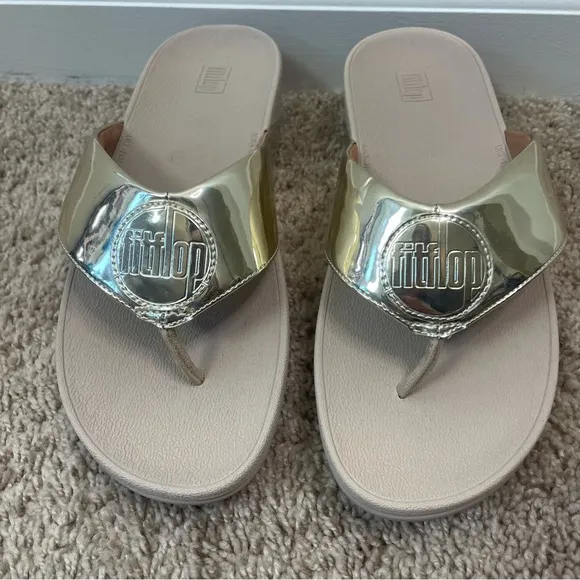 FitFlop Demelza Logo Toe-Thong Metallic Gold Casual Sandal Womens Size 9 AY2-675