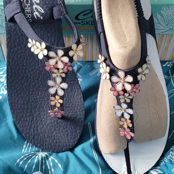 Floral Embellished Skecher Meditation Daisy Glass Navy Blue Sz 9