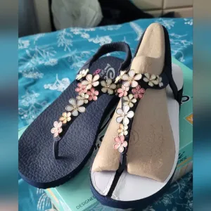 Floral Embellished Skecher Meditation Daisy Glass Navy Blue Sz 9