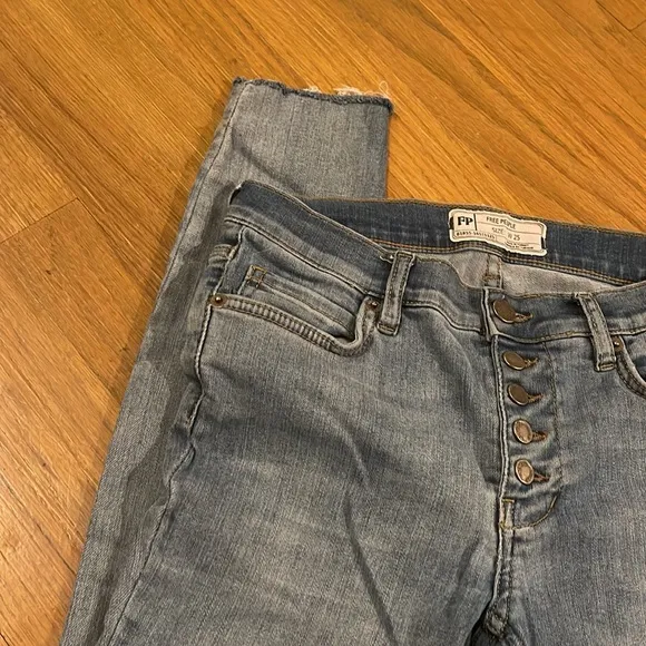 FREE PEOPLE BUTTON UP JEANS 25 | EUC OR NWOT