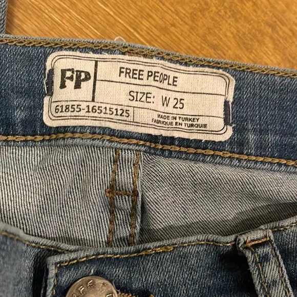 FREE PEOPLE BUTTON UP JEANS 25 | EUC OR NWOT