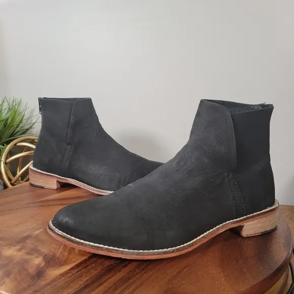 Free People Century Bootie Oiled Nubuck Leather Ankle Boots Size 40