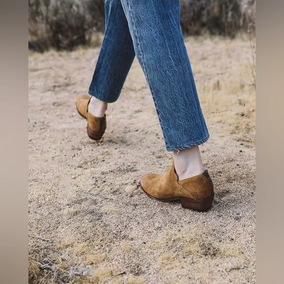 Frye Carson Shootie Women’s Suede Ankle Low Heel Pull On Boots Brandy Brown/Tan