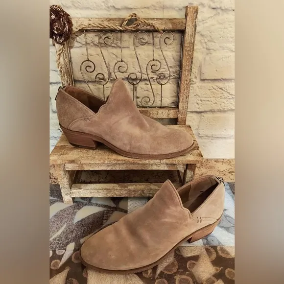Frye Carson Shootie Women’s Suede Ankle Low Heel Pull On Boots Brandy Brown/Tan