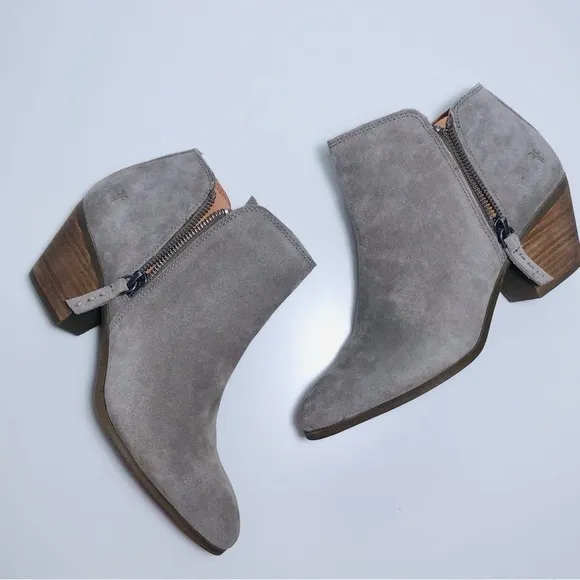 Frye Judith Zip Bootie Women's Ankle Boots Suede Booties Taupe 71735 size 8