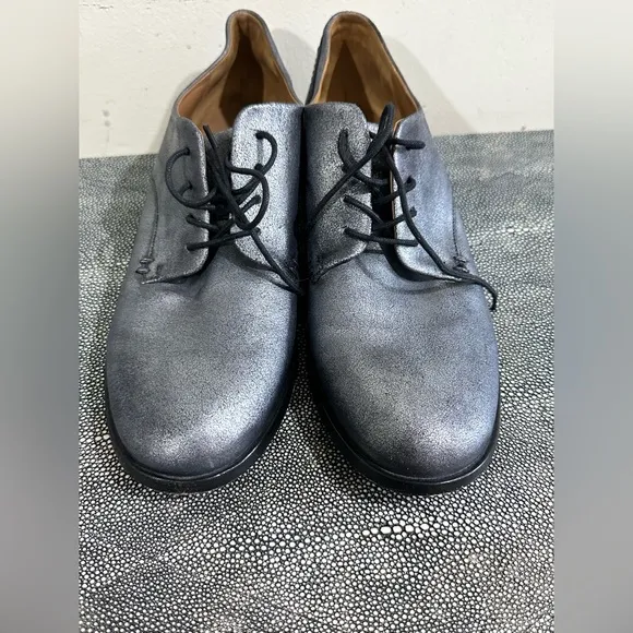 Frye Silver Oxfords Metallic Leather Classic Design