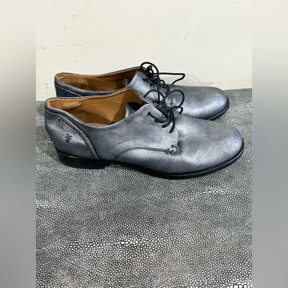 Frye Silver Oxfords Metallic Leather Classic Design