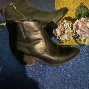FRYE VNTG WINTER LEATHER ANKLE DISTRESSED HEELED Boots COUNTRY LUX COMFY 7M